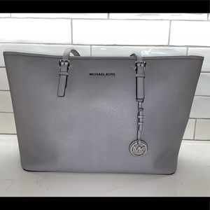 Michael Kors Jet Set Medium Top-Zip Leather Tote